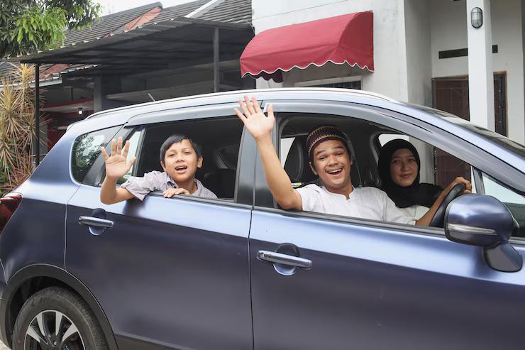 Tips Menghemat Biaya Liburan di Surabaya dengan Mobil Sewa