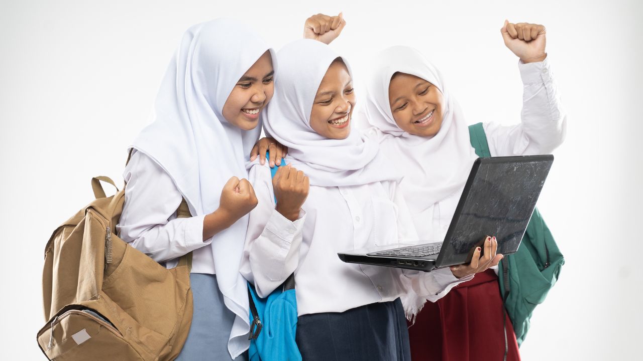 Perkembangan Teknologi Informasi Membantu Mempercepat Transformasi Berbagai Sektor